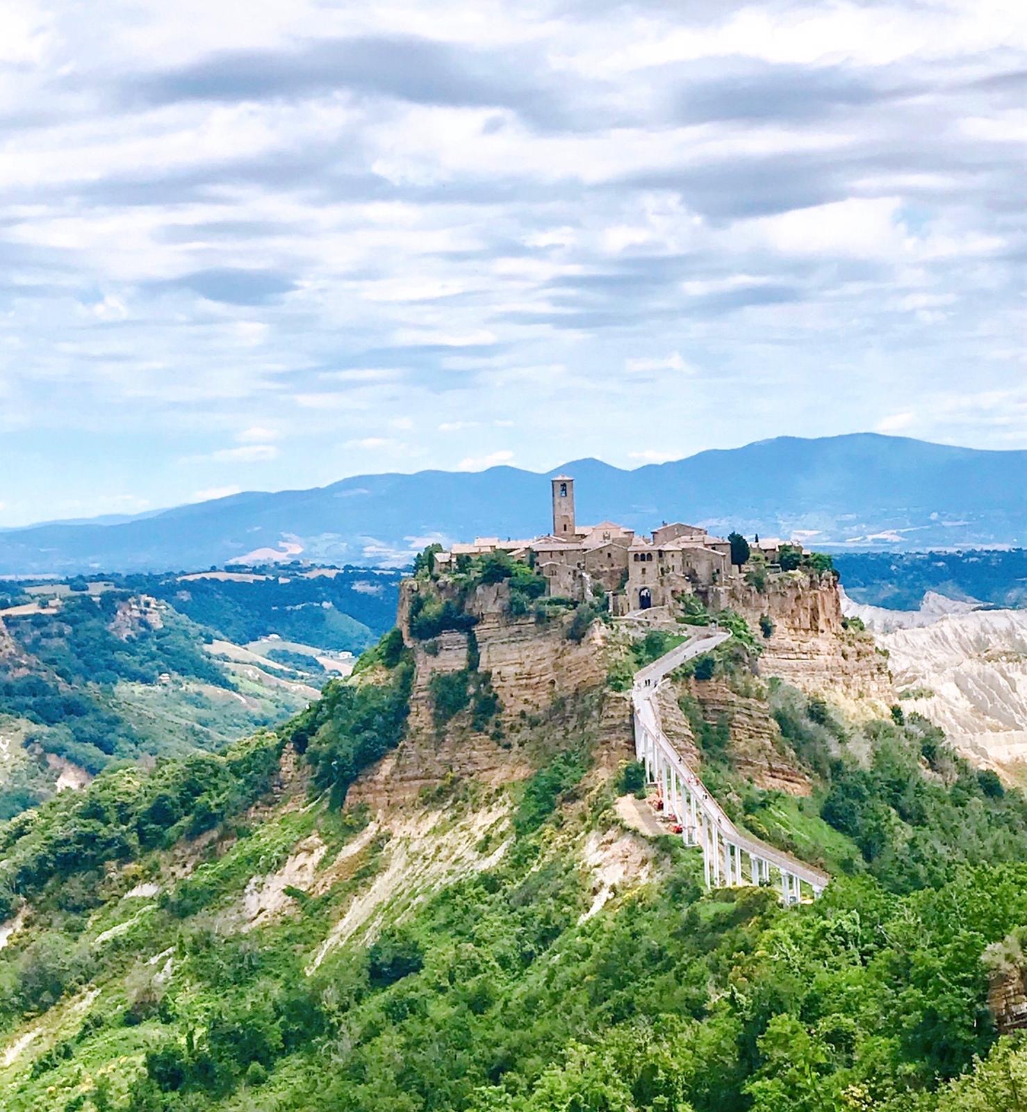 まるでラピュタ!“死にゆく街” チヴィタ・ディ・バニョレージョとは? イタリア好きには Italiamo イタリアーモ